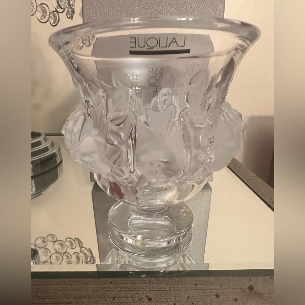 LALIQUE DAMPIERRE VASE BRAND NEW